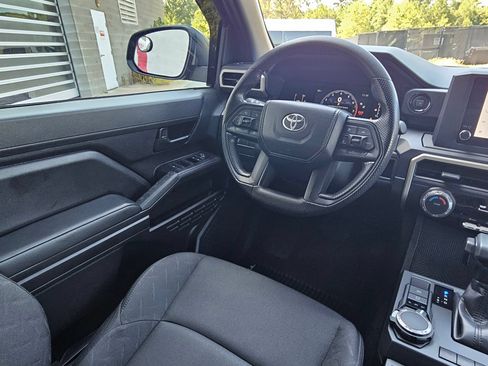 Used 2025 Toyota Tacoma SR AWD/4WD image 9