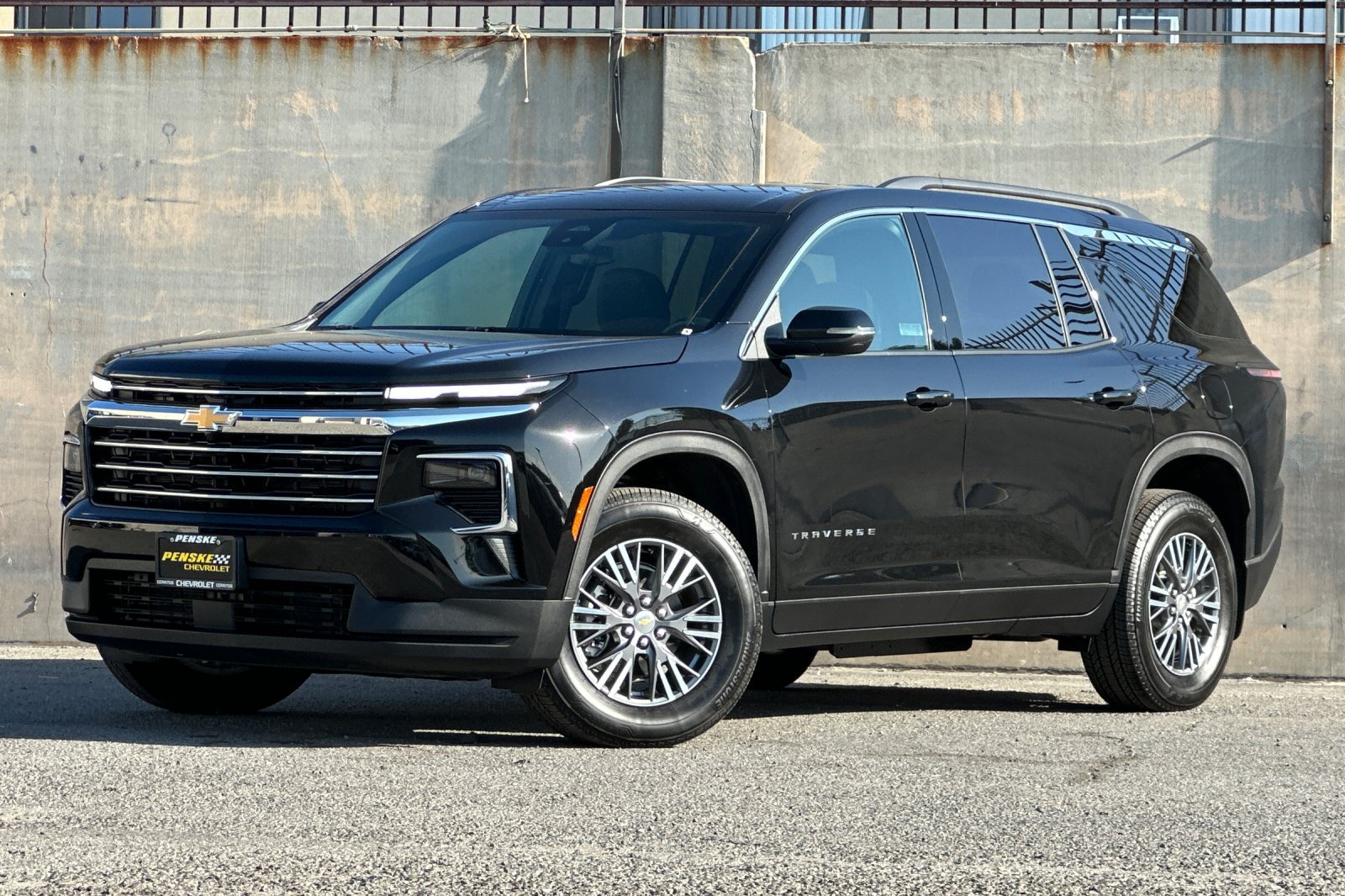 Used 2026 Chevrolet Traverse LT w/ LPO, Floor Liner Package FWD image 8