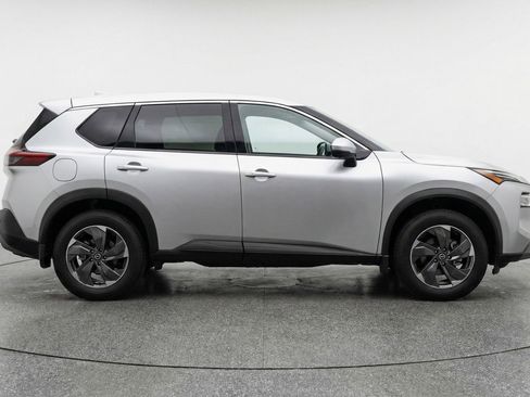 Used 2025 Nissan Rogue SV image 11