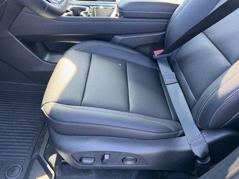 New 2026 Chevrolet Traverse LT w/ Sun and Wheel Package FWD image 38