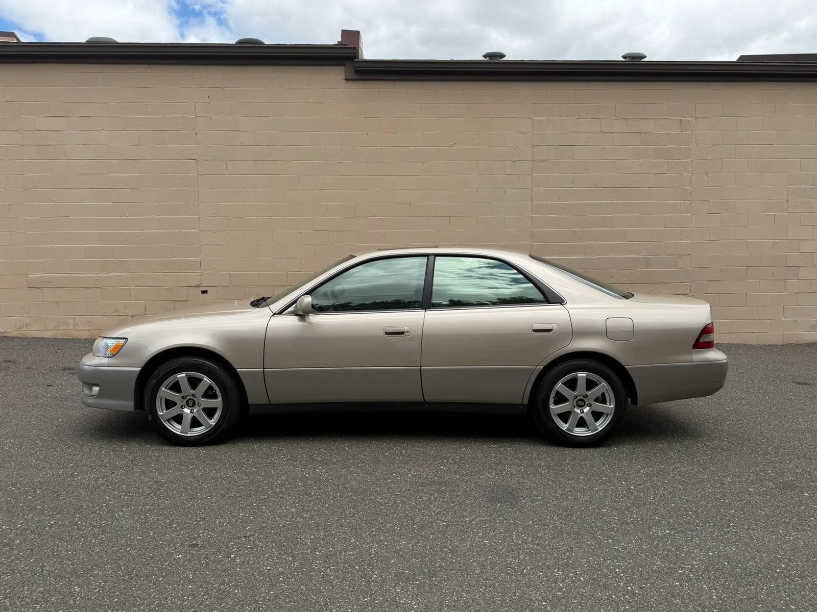 Used 2000 Lexus ES 330 w/ Lexus Value Pkg FWD image 4