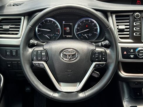 Used 2019 Toyota Highlander XLE FWD image 15