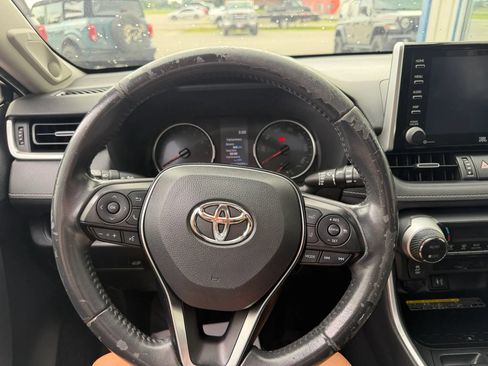 Used 2019 Toyota RAV4 XLE Premium w/ Advanced Technology Package AWD/4WD image 4