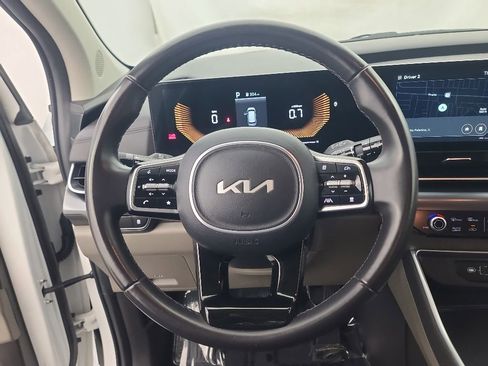 Used 2025 Kia Carnival FWD image 31