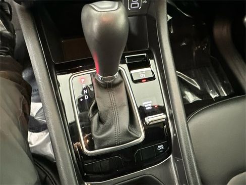 Used 2024 Jeep Compass Latitude image 32