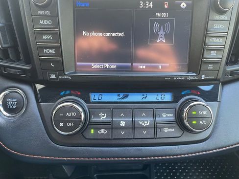 Used 2018 Toyota RAV4 SE w/ Power Extra Value Package AWD/4WD image 17
