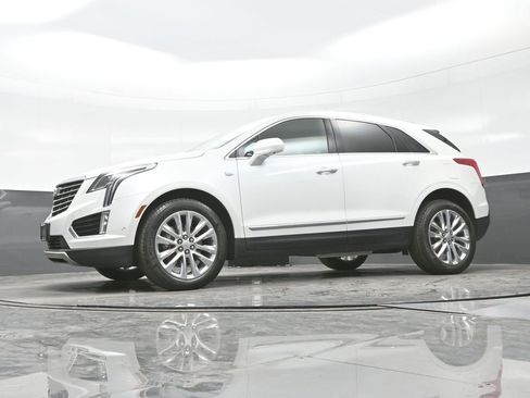 Used 2017 Cadillac XT5 Platinum w/ Driver Assist Package AWD/4WD image 21