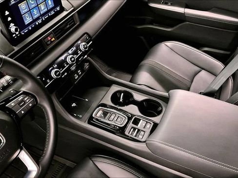 Used 2025 Honda Pilot EX-L image 16