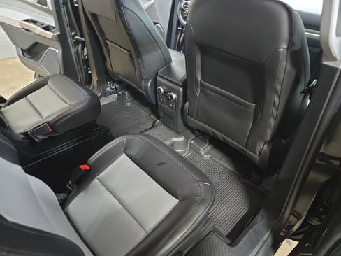 Used 2023 Ford Explorer XLT w/ Equipment Group 202A AWD/4WD image 13