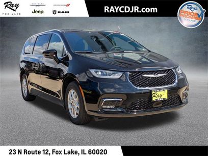 New 2026 Chrysler Pacifica Select