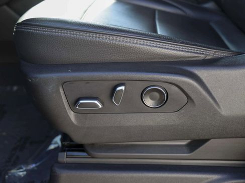 Used 2021 GMC Yukon Denali w/ Denali Premium Package image 18