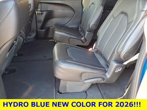 New 2026 Chrysler Pacifica Select image 13