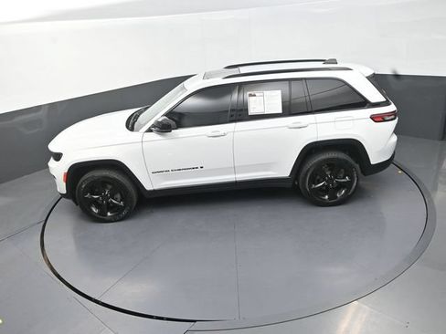 Used 2024 Jeep Grand Cherokee Altitude AWD/4WD image 14
