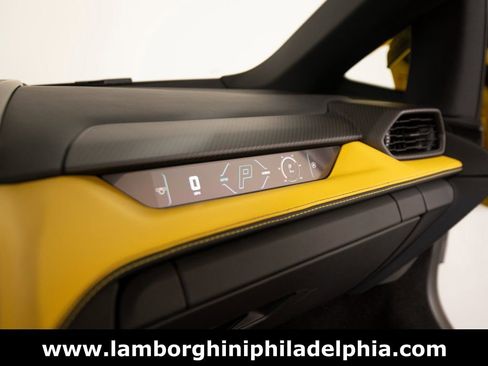 Used 2024 Lamborghini Revuelto image 28
