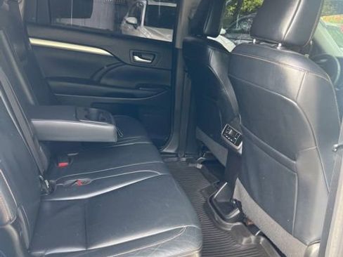 Used 2017 Toyota Highlander XLE w/ Protection Package #3 AWD/4WD image 7
