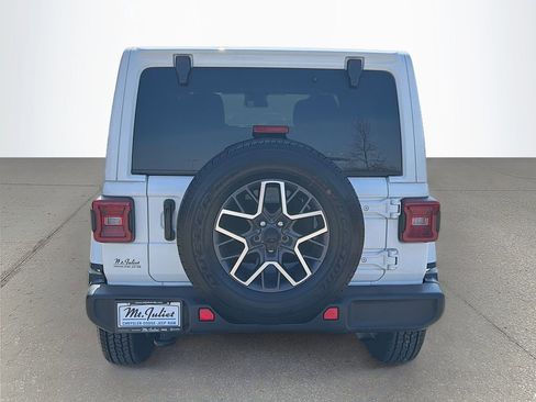 Used 2024 Jeep Wrangler Sahara image 5