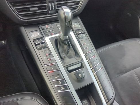 Used 2021 Porsche Macan image 15