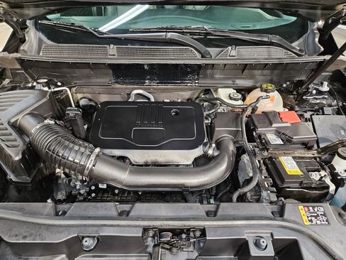 Used 2023 GMC Acadia SLT image 19