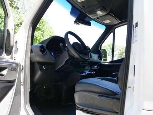 Used 2025 Mercedes-Benz Sprinter 2500 image 15