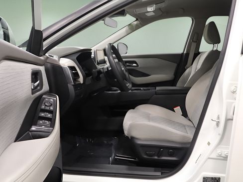 Used 2023 Nissan Rogue SV AWD/4WD image 11