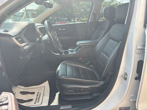 Used 2022 GMC Acadia Denali w/ Denali Ultimate Package FWD image 21