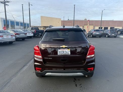 Used 2021 Chevrolet Trax LT w/ Premium Seat Package image 4