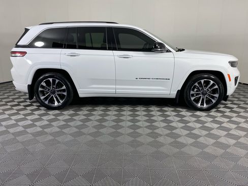 Used 2022 Jeep Grand Cherokee Overland w/ MOPAR Finishing Package AWD/4WD image 9