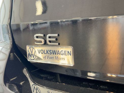 New 2026 Volkswagen Taos SE image 34