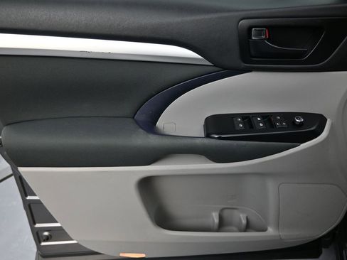 Used 2019 Toyota Highlander LE image 20
