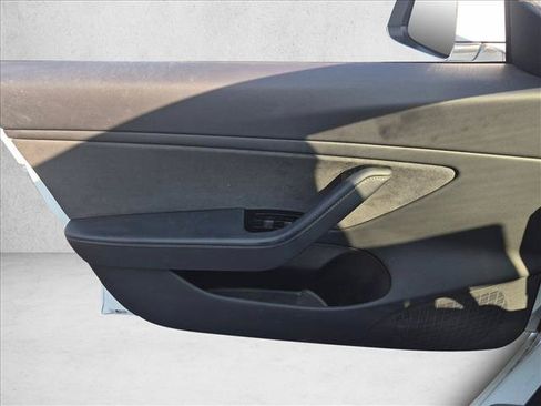 Used 2019 Tesla Model 3 Standard Range RWD image 10
