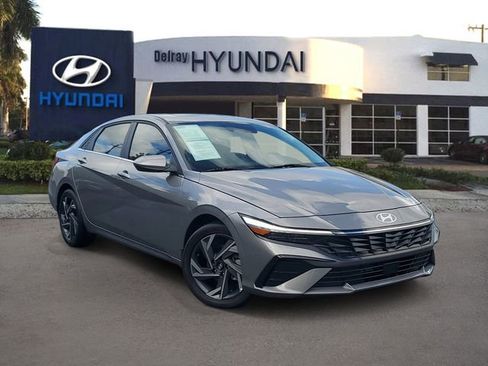 Certified 2025 Hyundai Elantra SEL FWD image 1