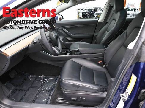 Used 2019 Tesla Model 3 Standard Range image 14