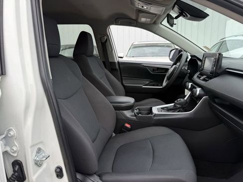 Used 2021 Toyota RAV4 LE AWD/4WD image 27