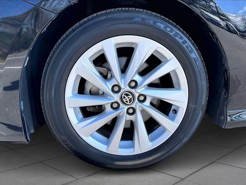 Used 2022 Toyota Camry LE image 11