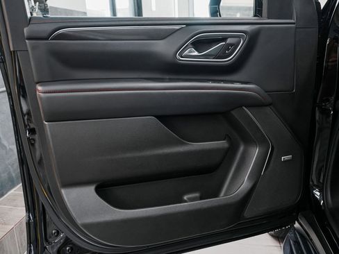 Used 2022 Chevrolet Suburban RST w/ Sport Performance Package image 11