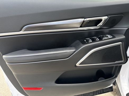 Used 2024 Kia Telluride LX image 16