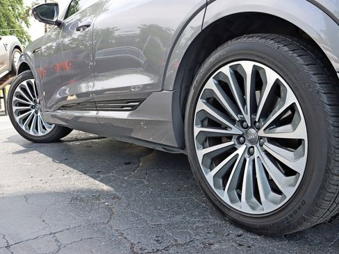 Used 2019 Audi e-tron Prestige w/ Prestige Package image 14