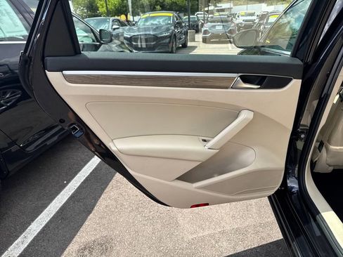 Used 2018 Volkswagen Passat 2.0T SE image 28