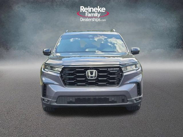 Used 2025 Honda Pilot Black Edition image 2