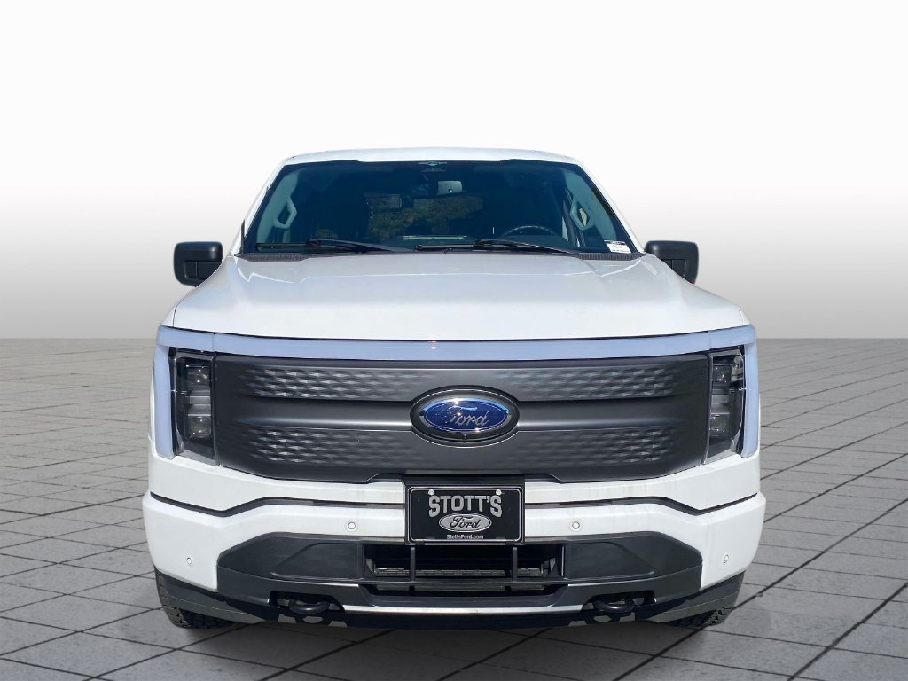 Used 2023 Ford F150 Lightning XLT AWD/4WD image 2