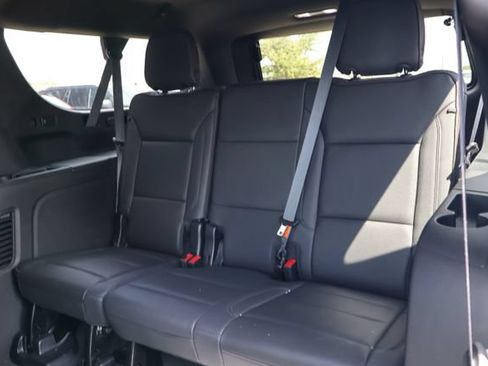 Used 2024 Chevrolet Suburban High Country w/ Premium Package 2 RWD image 9