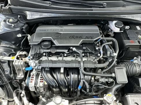 Used 2025 Hyundai Elantra Sport FWD image 18