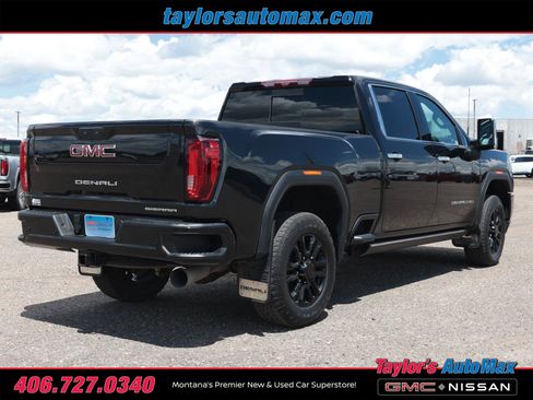 Used 2022 GMC Sierra 3500 Denali w/ Denali Black Diamond Edition AWD/4WD image 4