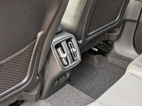 Certified 2025 Volvo XC40 B5 Plus image 24