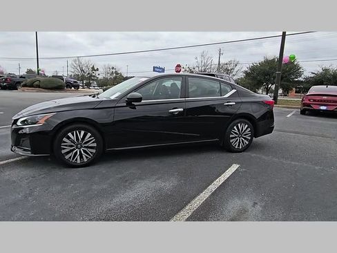 Used 2024 Nissan Altima 2.5 SV image 24