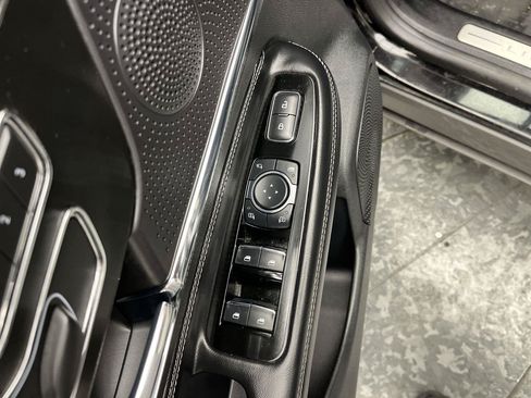 Used 2023 Lincoln Corsair AWD w/ Towing Package image 9
