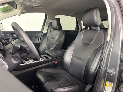 Used 2022 Ford Edge Titanium w/ Equipment Group 301A image 4