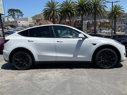 Used 2020 Tesla Model Y Long Range AWD/4WD image 3