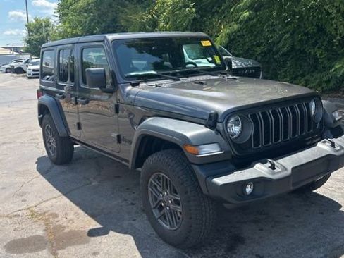 Used 2025 Jeep Wrangler Unlimited Sport AWD/4WD image 3