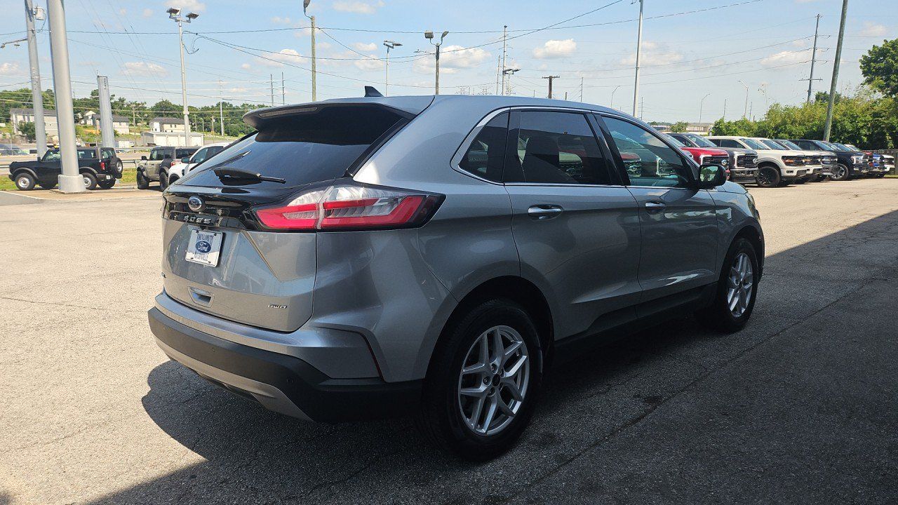 Used 2024 Ford Edge SEL AWD/4WD image 5